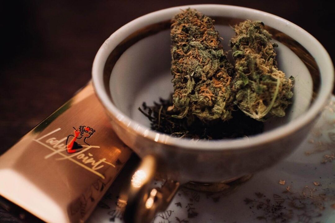 Cannabis Tee Zubereiten: Diese Zwei einfachen Methoden funktionieren!